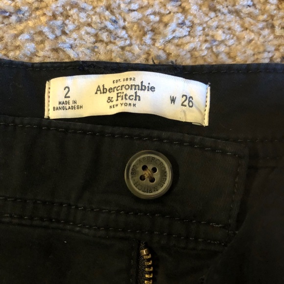 Abercrombie and Fitch Black cargo shorts - Picture 2 of 5